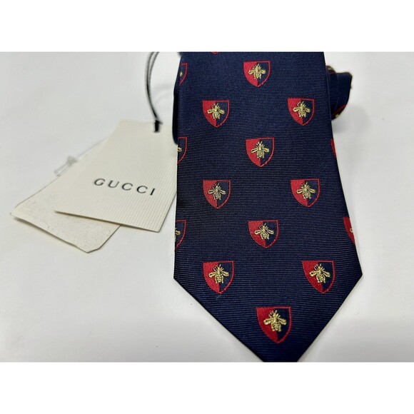 NWT Gucci Navy Gold Bee Logo Icon Shield Crest Pattern Silk Blend Neck Tie $295 - Picture 1 of 8